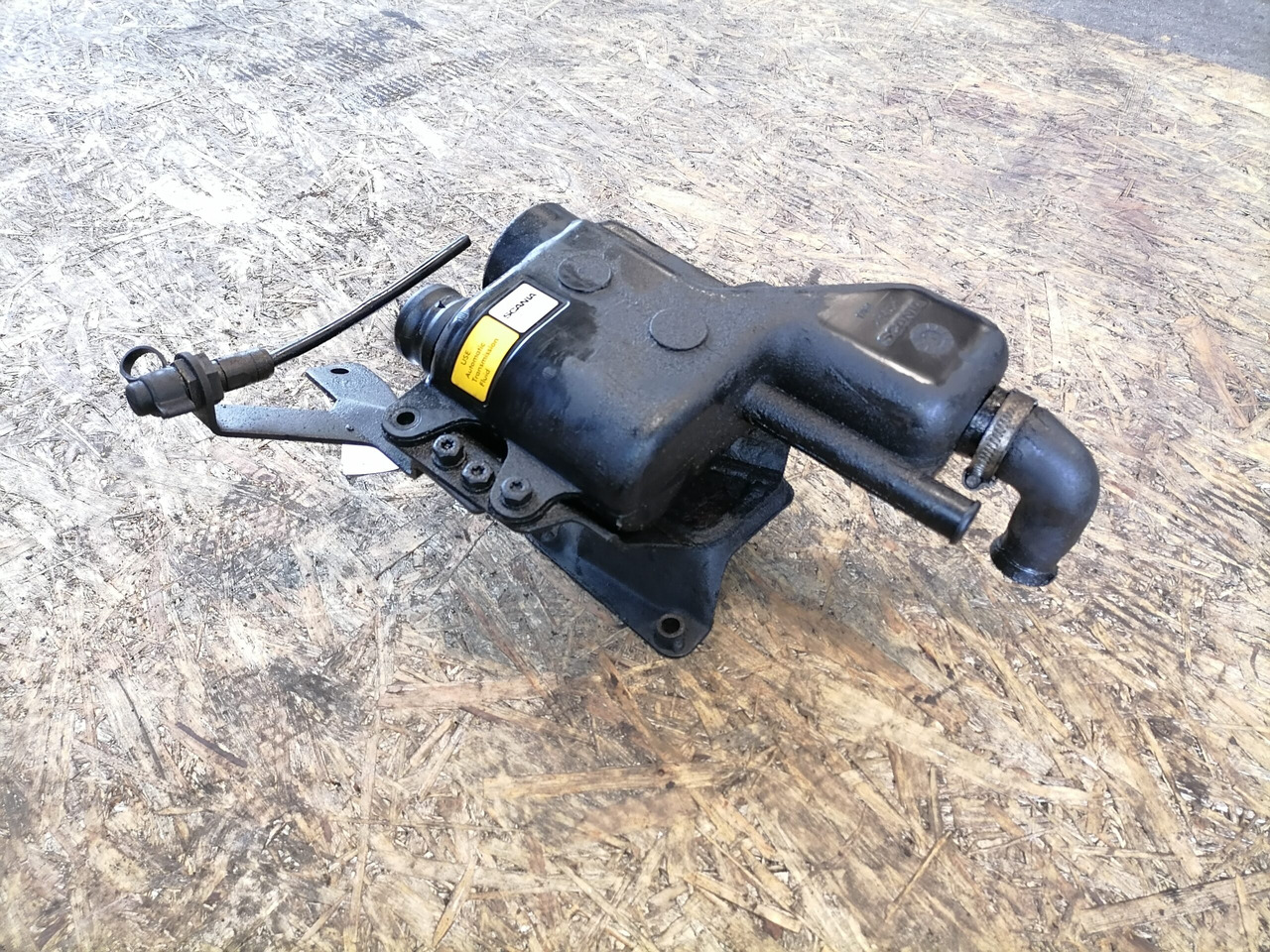 Scania Scania steering oil tank 1461351 - Mangueira de direção por Camião: foto 2 Scania Scania steering oil tank 1461351 - Mangueira de direção por Camião: foto 2