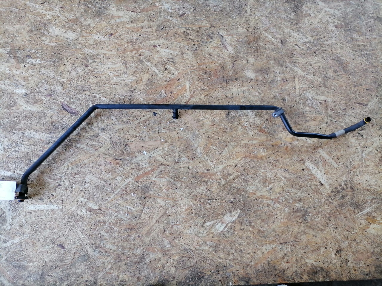 Volvo A/C pipe 20498305 - Aquecimento/ Ventilação por Camião: foto 2 Volvo A/C pipe 20498305 - Aquecimento/ Ventilação por Camião: foto 2