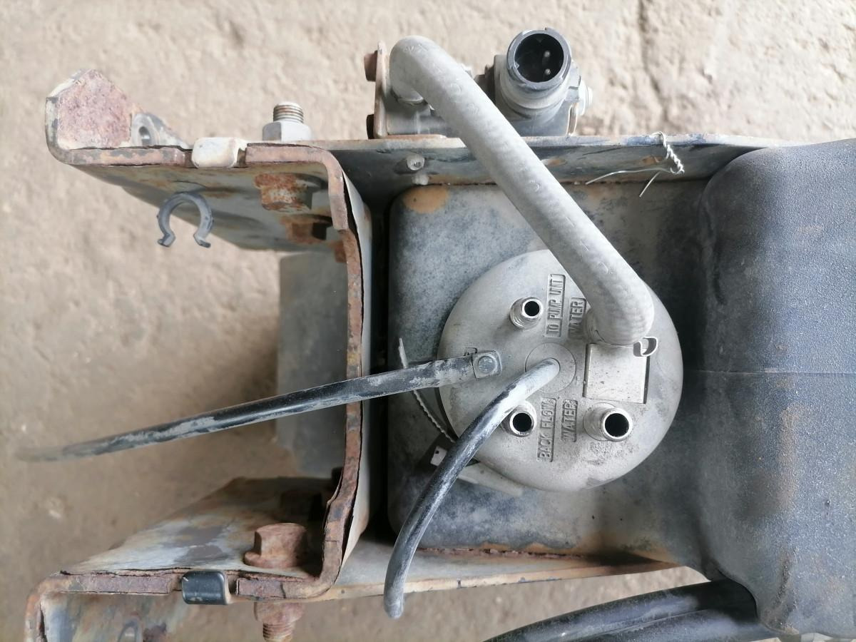 Volvo AD Blue tank 82169327 - Sistema de combustível por Camião: foto 2 Volvo AD Blue tank 82169327 - Sistema de combustível por Camião: foto 2