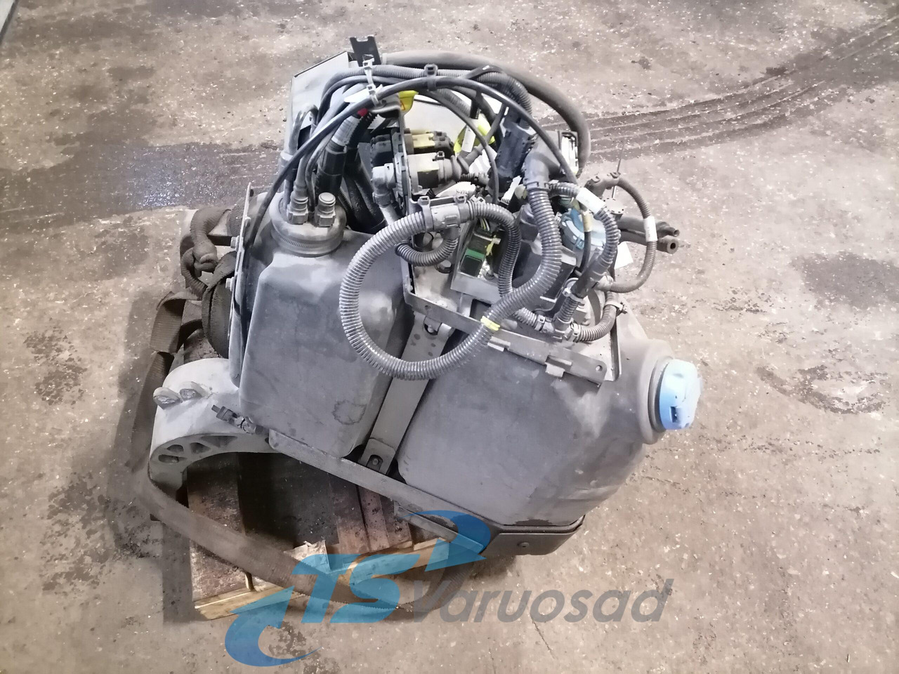Volvo Ad Blue tank 22193761 - Sistema de combustível por Camião: foto 3 Volvo Ad Blue tank 22193761 - Sistema de combustível por Camião: foto 3