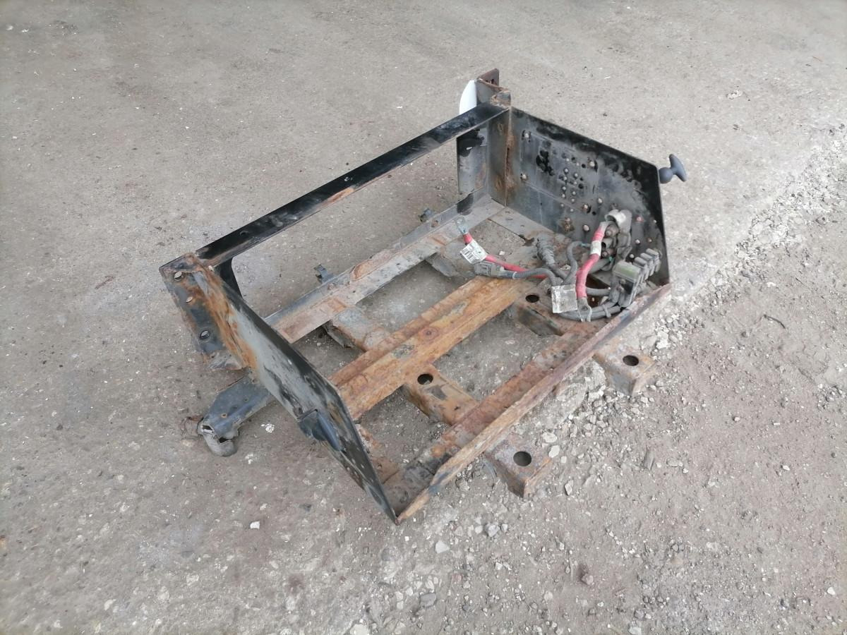 Volvo Battery box 21042654 - Bateria automotiva por Camião: foto 2 Volvo Battery box 21042654 - Bateria automotiva por Camião: foto 2