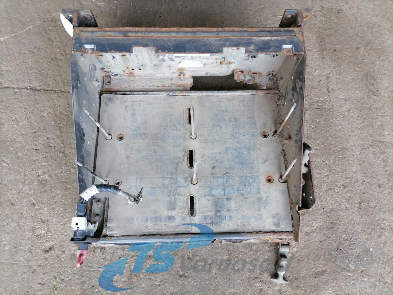 Volvo Battery box 21046415 - Bateria automotiva por Camião: foto 2 Volvo Battery box 21046415 - Bateria automotiva por Camião: foto 2