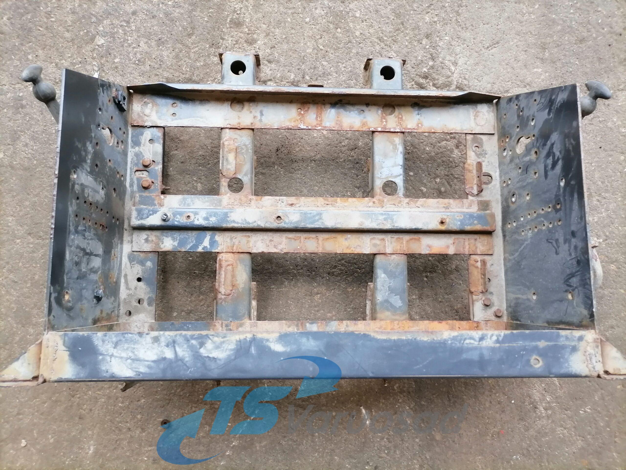 Volvo Battery box 82242391 - Bateria automotiva por Camião: foto 2 Volvo Battery box 82242391 - Bateria automotiva por Camião: foto 2