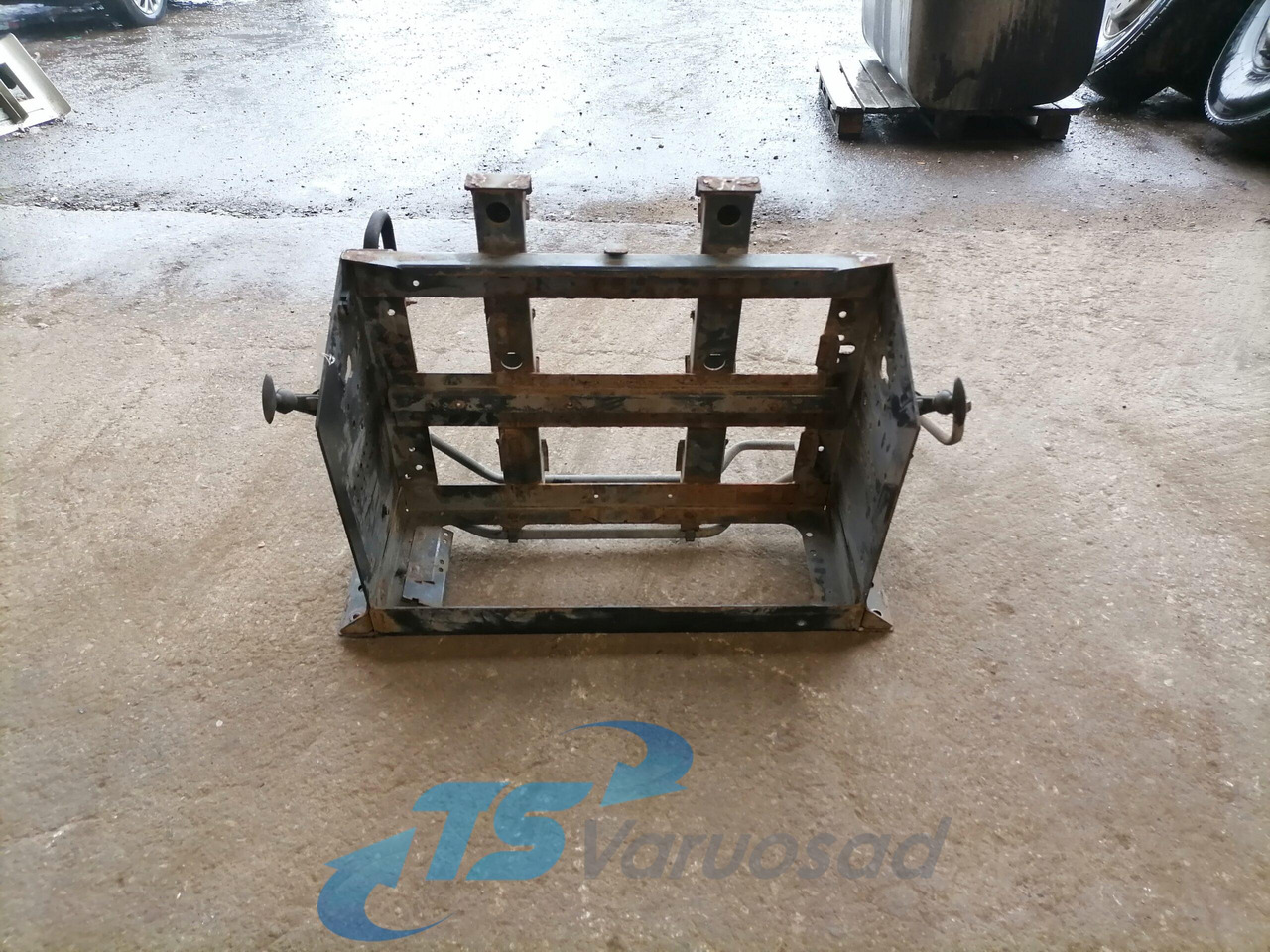 Volvo Battery box 82242391 - Bateria automotiva por Camião: foto 1 Volvo Battery box 82242391 - Bateria automotiva por Camião: foto 1