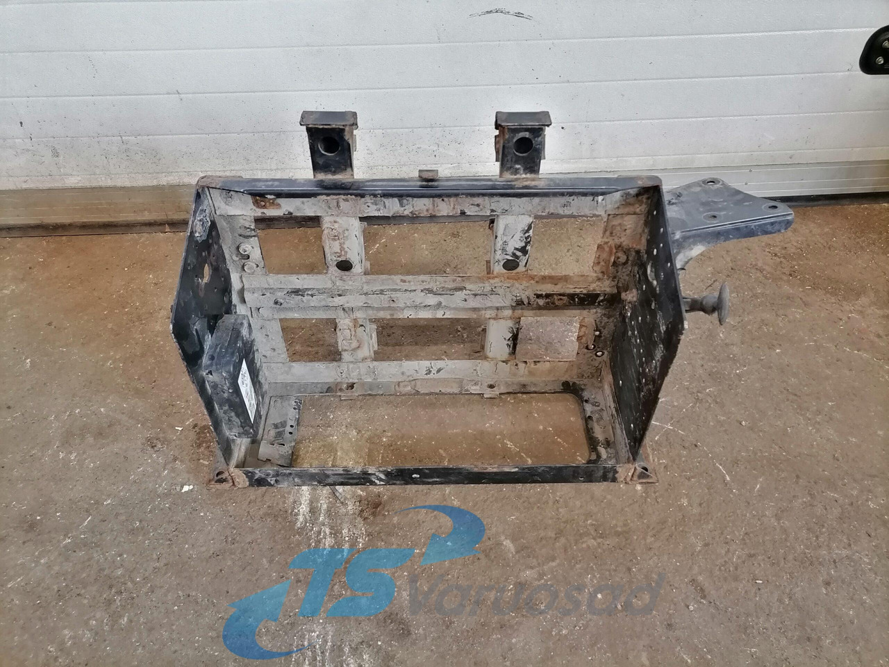 Volvo Battery box 82242391 - Bateria automotiva por Camião: foto 1 Volvo Battery box 82242391 - Bateria automotiva por Camião: foto 1