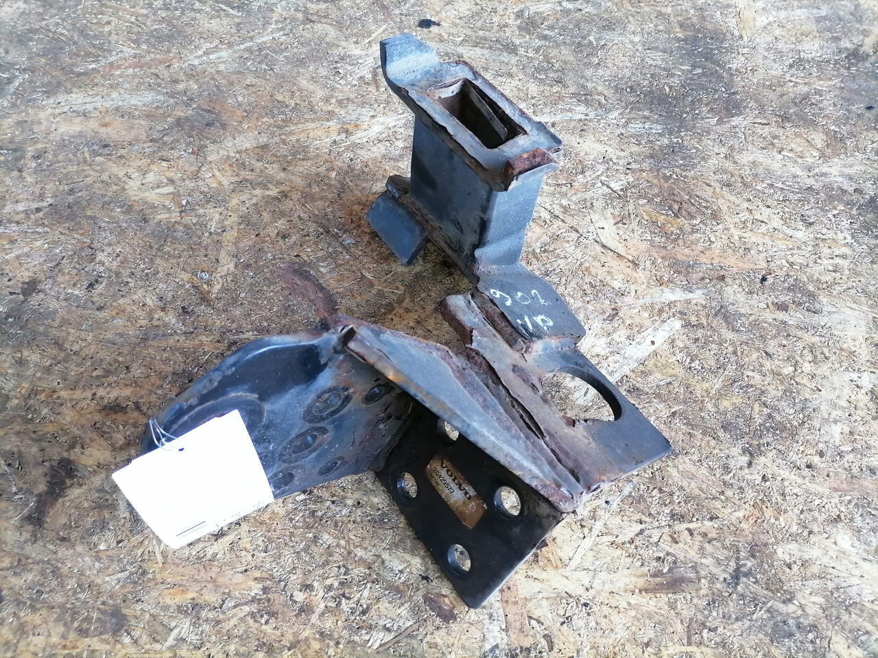 Volvo Bumper bracket 20429577 - Para-choque por Camião: foto 2 Volvo Bumper bracket 20429577 - Para-choque por Camião: foto 2