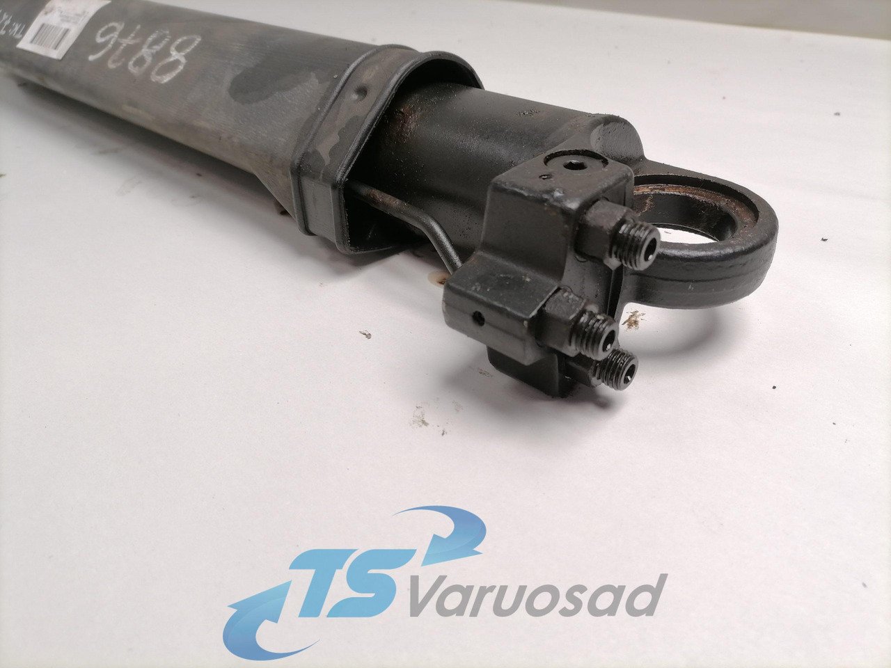 Volvo Cab tilting cylinder 3198843 - Suspensão da cabina por Camião: foto 2 Volvo Cab tilting cylinder 3198843 - Suspensão da cabina por Camião: foto 2