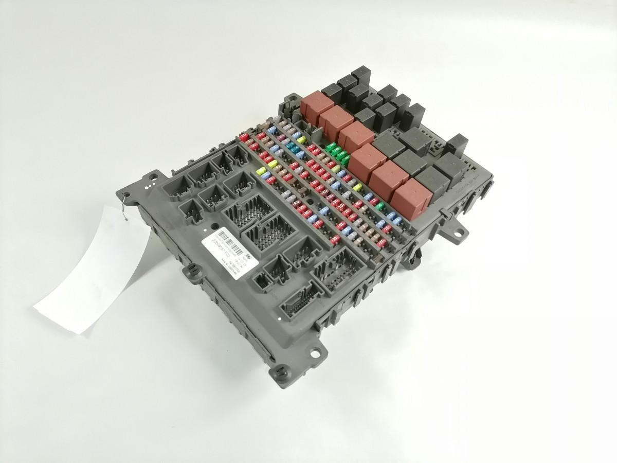 Volvo Central electric unit 22009557 - Fusível por Camião: foto 2 Volvo Central electric unit 22009557 - Fusível por Camião: foto 2