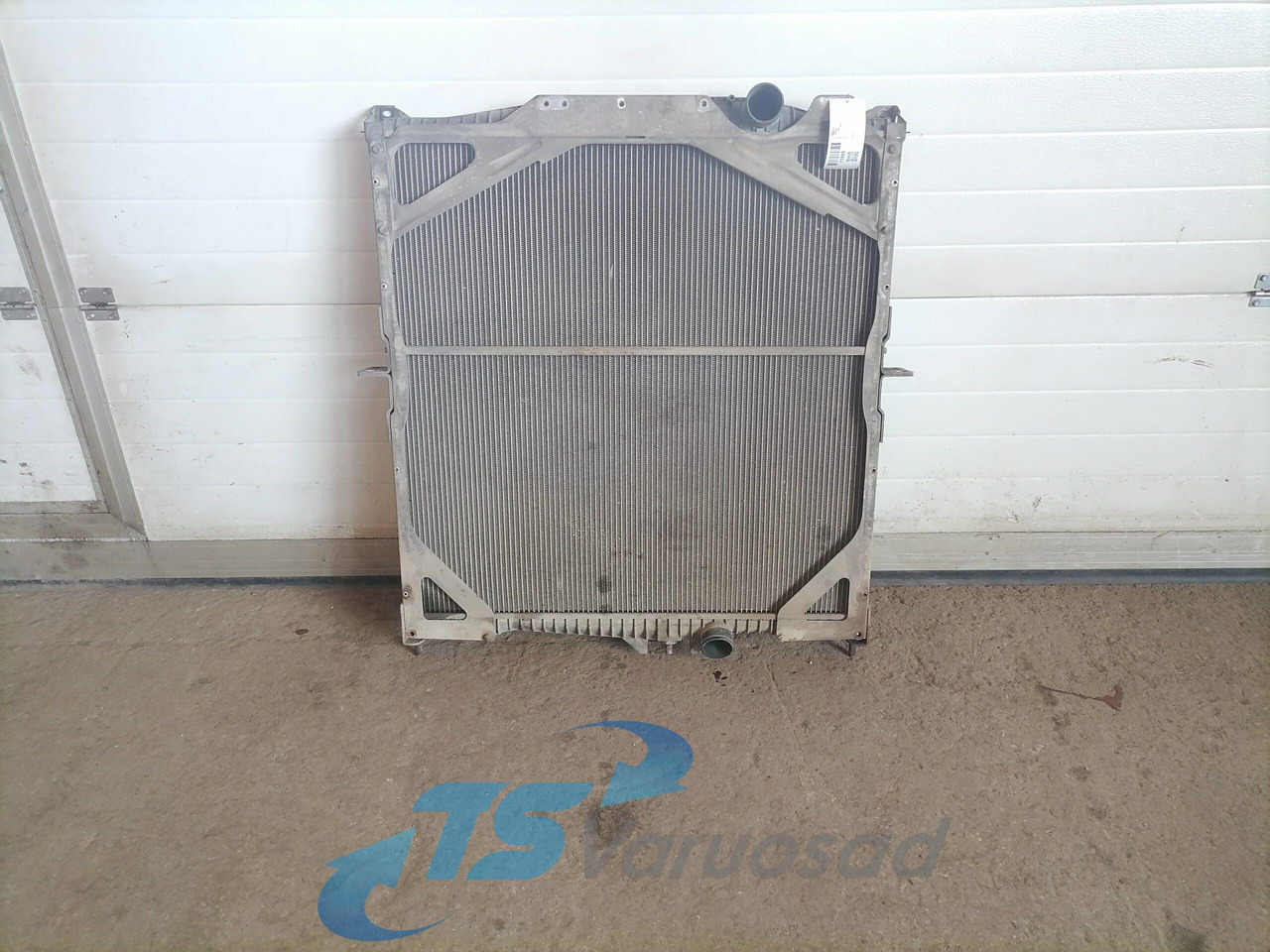Volvo Cooling radiator 20722440 - Radiador por Camião: foto 1 Volvo Cooling radiator 20722440 - Radiador por Camião: foto 1