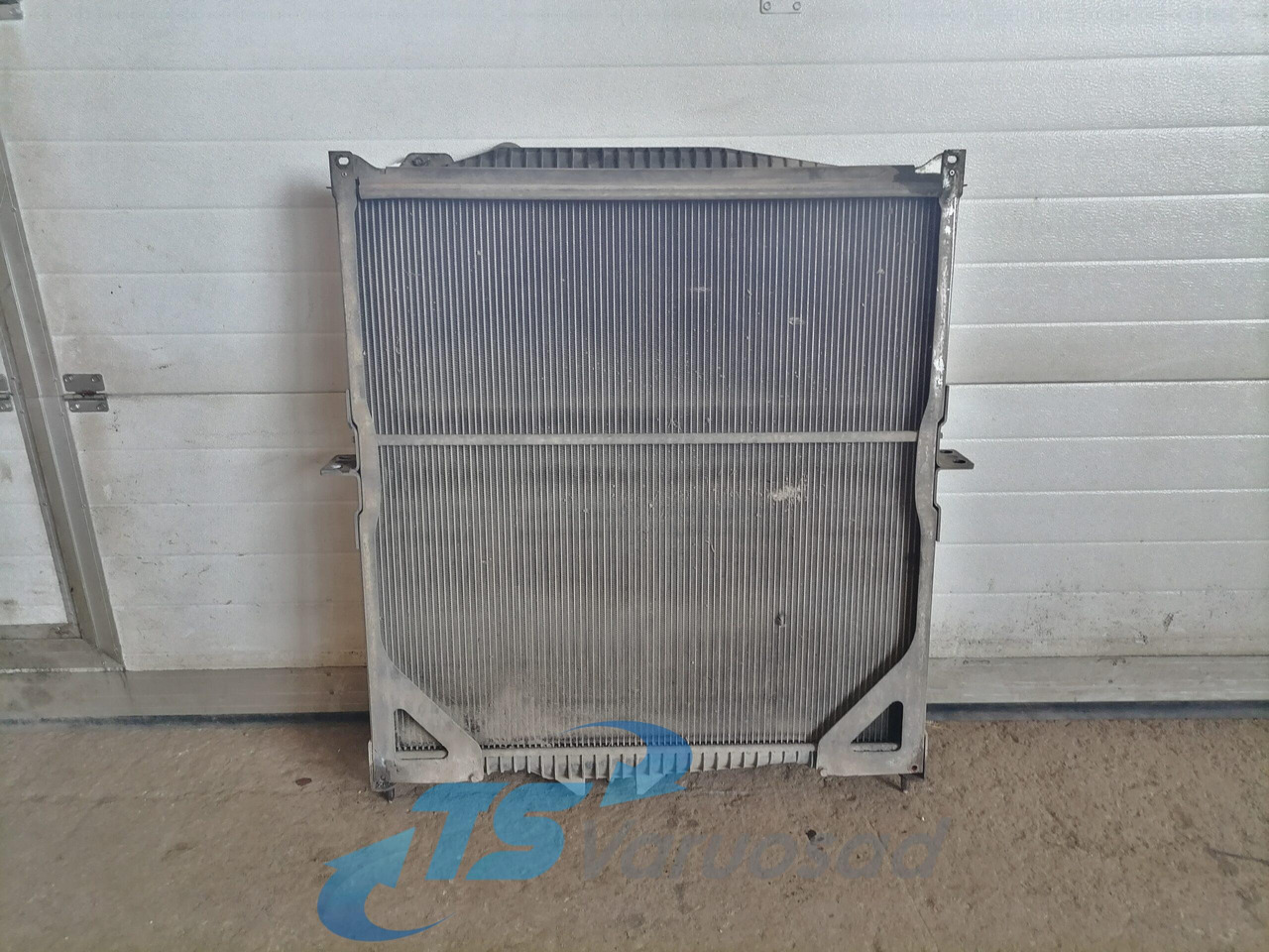 Volvo Cooling radiator 20722440 - Radiador por Camião: foto 2 Volvo Cooling radiator 20722440 - Radiador por Camião: foto 2