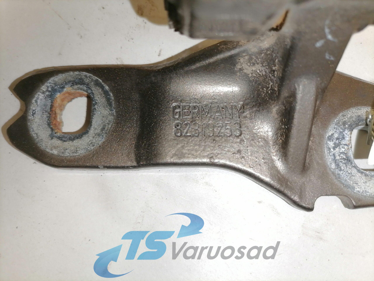 Volvo Door hinge 82319253 - Porta e peças por Camião: foto 2 Volvo Door hinge 82319253 - Porta e peças por Camião: foto 2