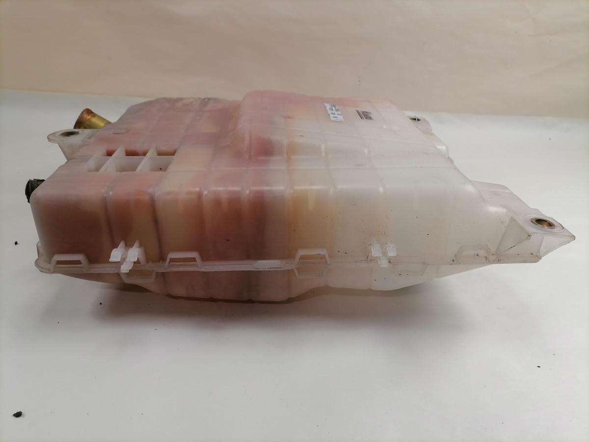 Volvo Expansion tank 996021 - Peça universal por Camião: foto 3 Volvo Expansion tank 996021 - Peça universal por Camião: foto 3