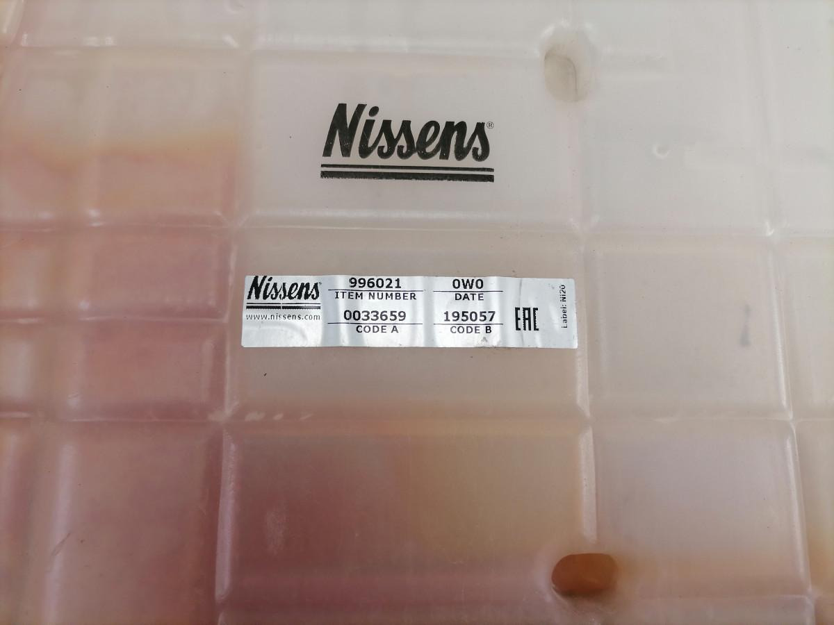 Volvo Expansion tank 996021 - Peça universal por Camião: foto 4 Volvo Expansion tank 996021 - Peça universal por Camião: foto 4