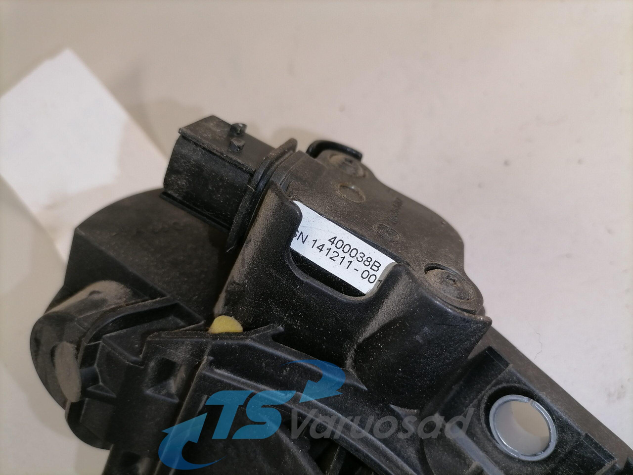 Volvo Gaasipedaal reostaadiga 84541221 - Sistema de combustível por Camião: foto 4 Volvo Gaasipedaal reostaadiga 84541221 - Sistema de combustível por Camião: foto 4