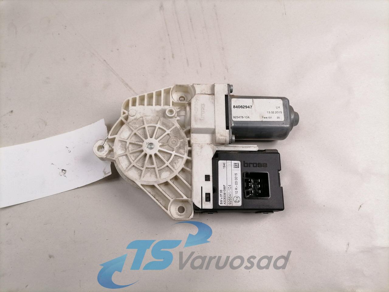 Volvo Glass lift 84062947 - Vidro e peças por Camião: foto 1 Volvo Glass lift 84062947 - Vidro e peças por Camião: foto 1