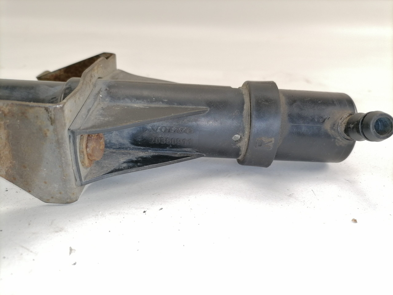 Volvo Headlight washer system 20360911 - Iluminação por Camião: foto 3 Volvo Headlight washer system 20360911 - Iluminação por Camião: foto 3