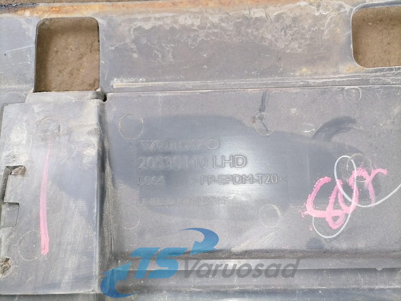 Volvo Iluvõre plastik 20527277 - Grade radiador por Camião: foto 3 Volvo Iluvõre plastik 20527277 - Grade radiador por Camião: foto 3