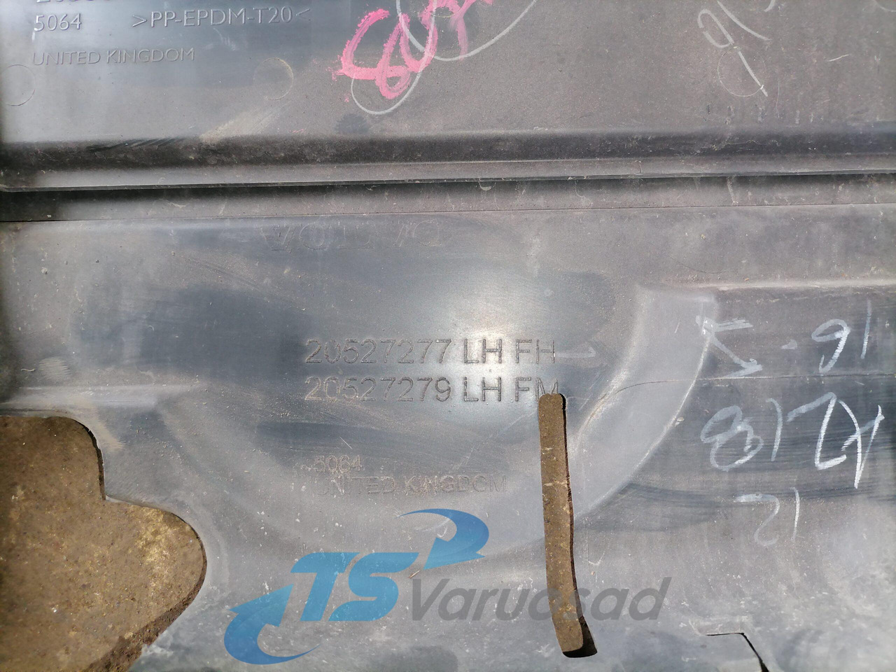 Volvo Iluvõre plastik 20527277 - Grade radiador por Camião: foto 4 Volvo Iluvõre plastik 20527277 - Grade radiador por Camião: foto 4