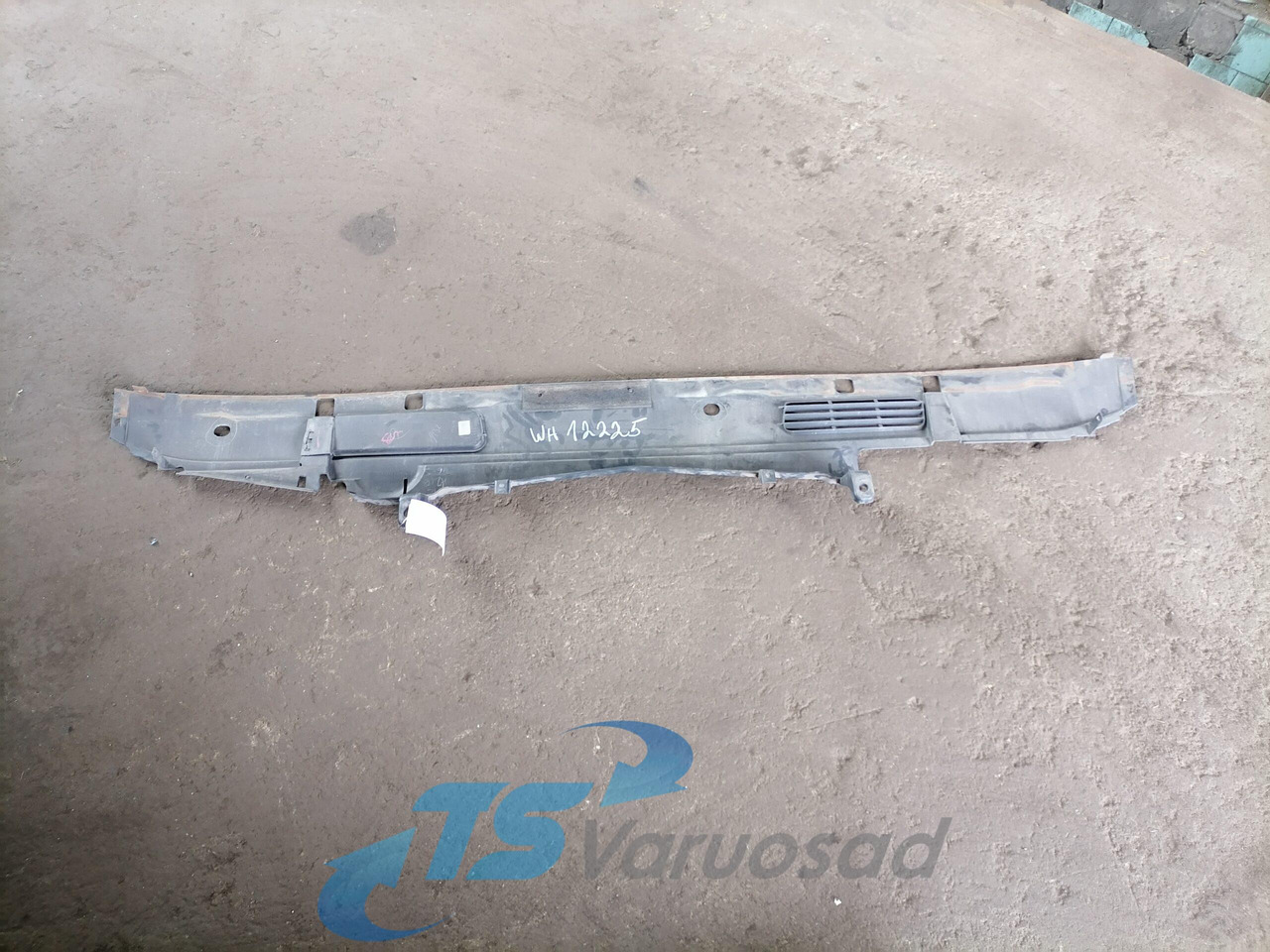 Volvo Iluvõre plastik 20527277 - Grade radiador por Camião: foto 2 Volvo Iluvõre plastik 20527277 - Grade radiador por Camião: foto 2