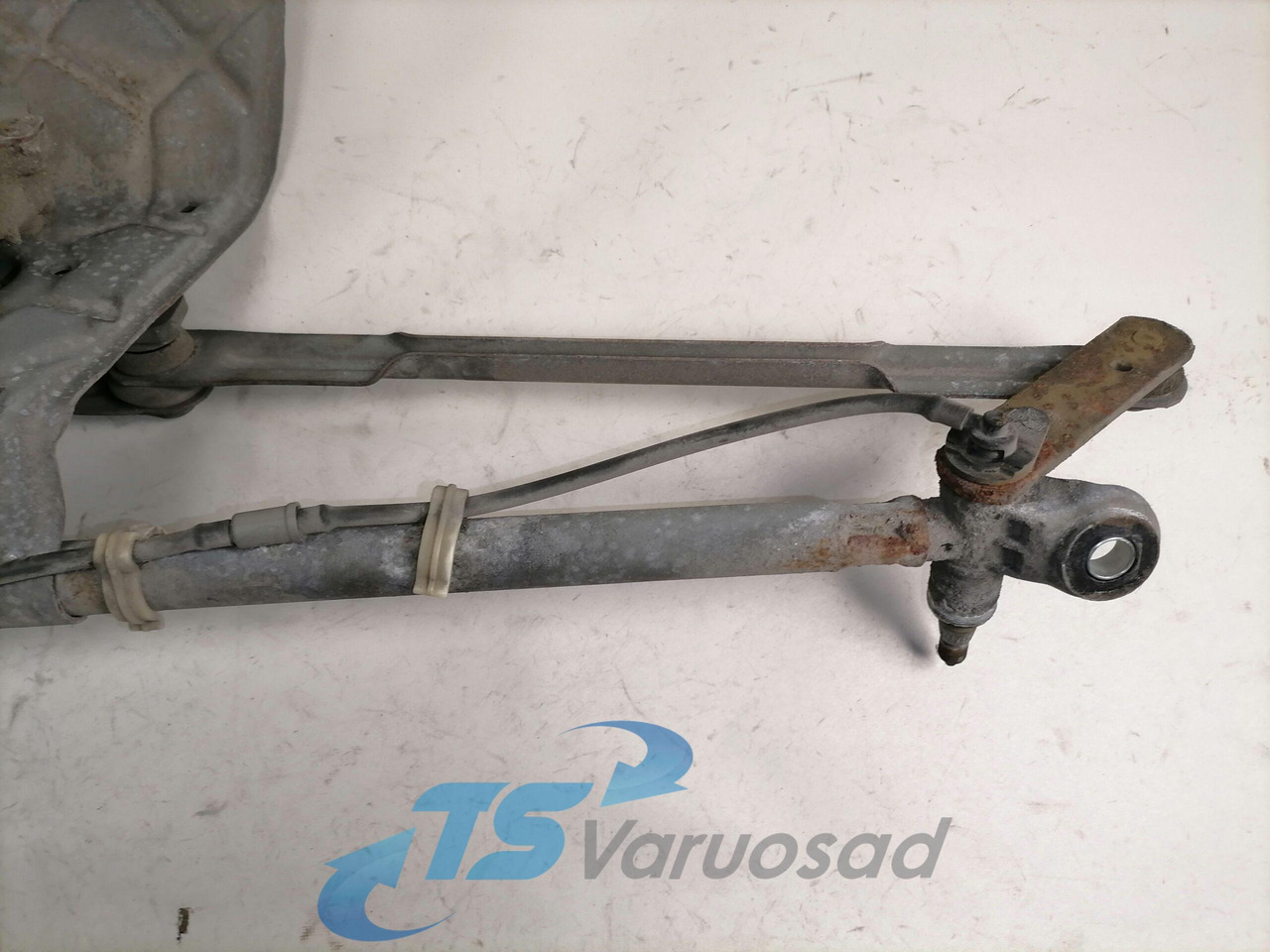 Volvo Klaasipuhasti raam 20517438 - Limpador de pára-brisa por Camião: foto 2 Volvo Klaasipuhasti raam 20517438 - Limpador de pára-brisa por Camião: foto 2