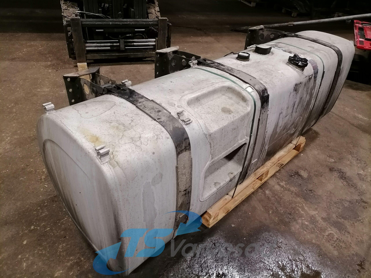 Volvo Kütusepaak 900L 21442022 - Tanque de combustível por Camião: foto 3 Volvo Kütusepaak 900L 21442022 - Tanque de combustível por Camião: foto 3