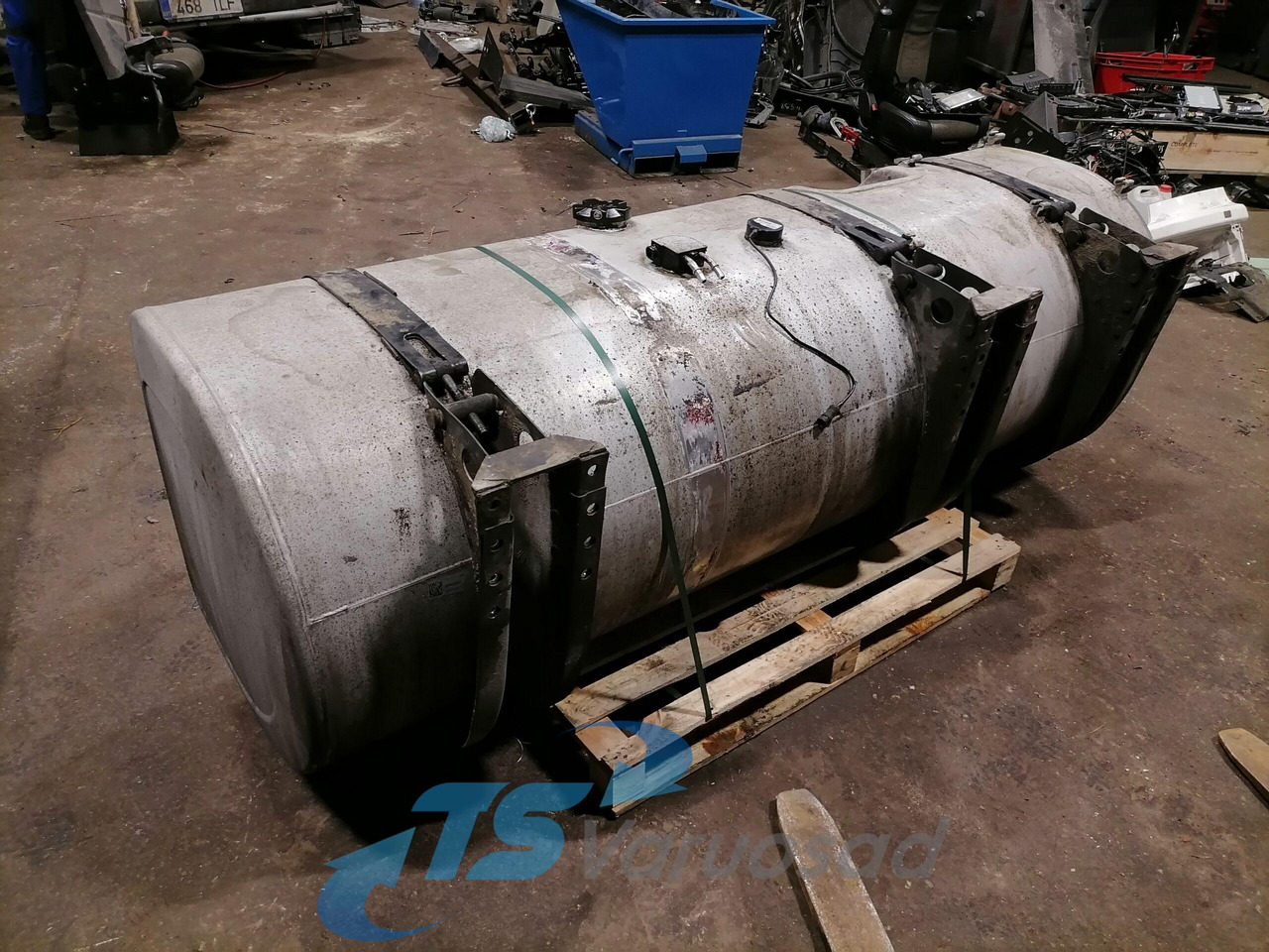 Volvo Kütusepaak 900L 21442022 - Tanque de combustível por Camião: foto 4 Volvo Kütusepaak 900L 21442022 - Tanque de combustível por Camião: foto 4