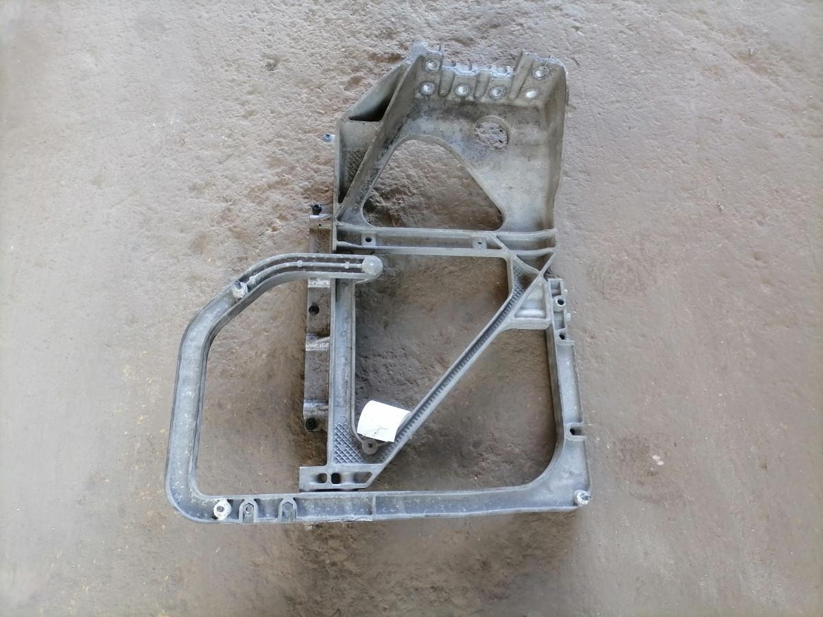 Volvo Mudguard bracket 21341500 - Peça universal por Camião: foto 2 Volvo Mudguard bracket 21341500 - Peça universal por Camião: foto 2