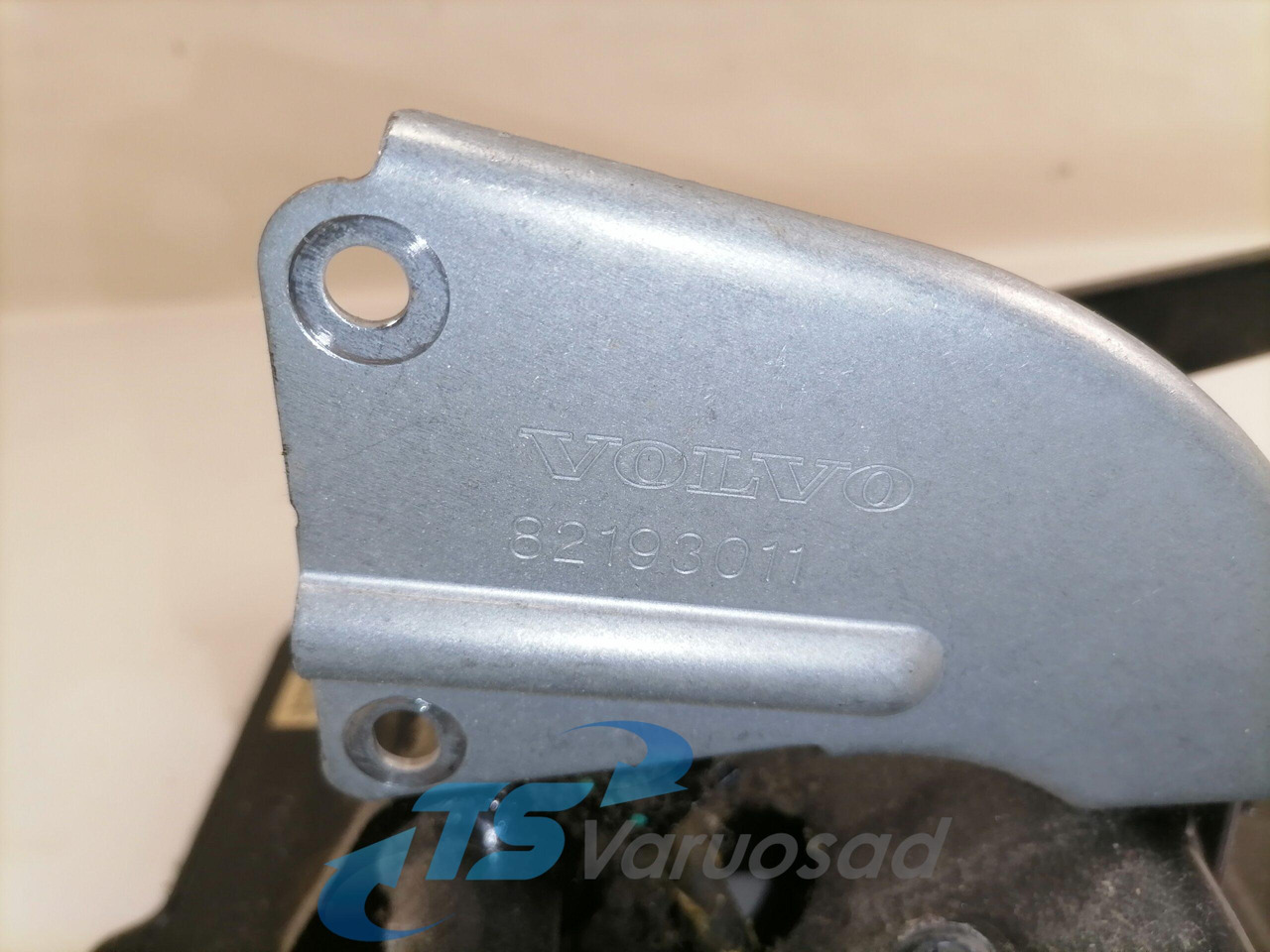 Volvo Pedaalide kandur 82424669 - Sistema de combustível por Camião: foto 4 Volvo Pedaalide kandur 82424669 - Sistema de combustível por Camião: foto 4