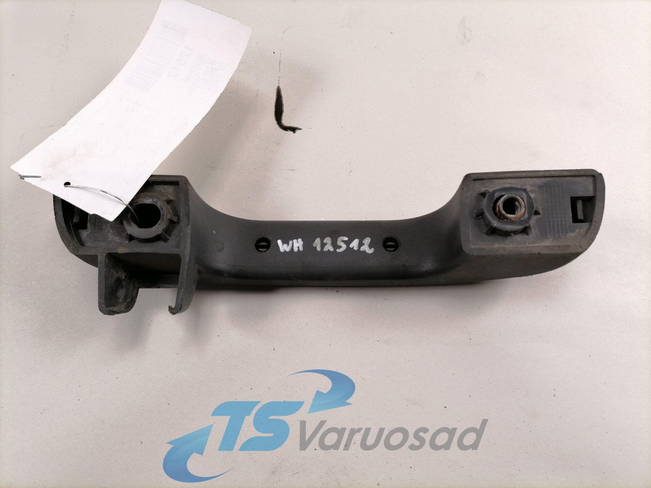 Volvo Plastikdetail, iluvõre käepide 20529738 - Aerodinâmica/ Aerofólio por Camião: foto 2 Volvo Plastikdetail, iluvõre käepide 20529738 - Aerodinâmica/ Aerofólio por Camião: foto 2