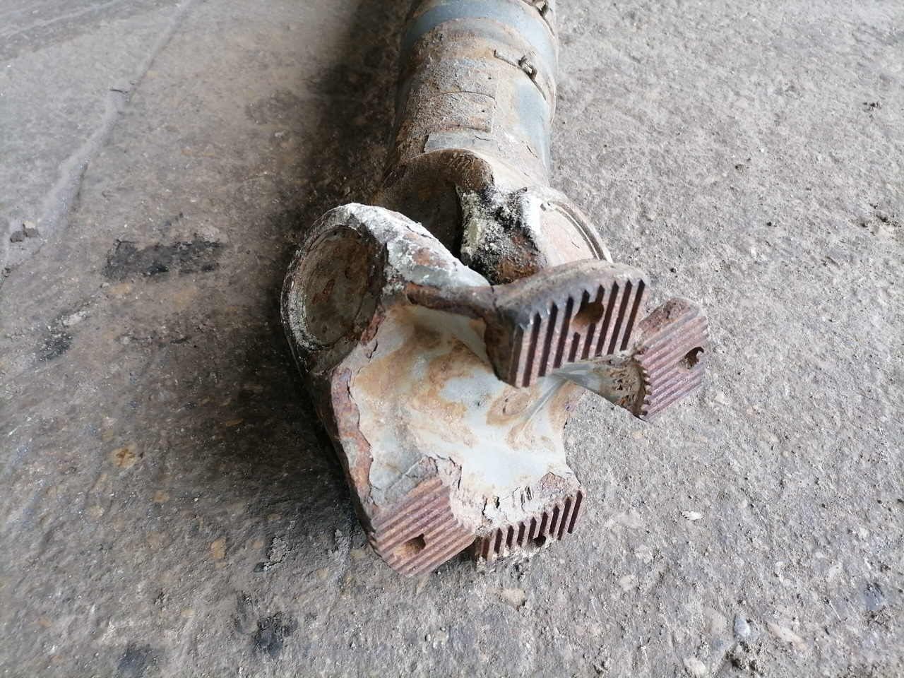 Volvo Propeller shaft 1067766 - Veio de transmissão por Camião: foto 3 Volvo Propeller shaft 1067766 - Veio de transmissão por Camião: foto 3