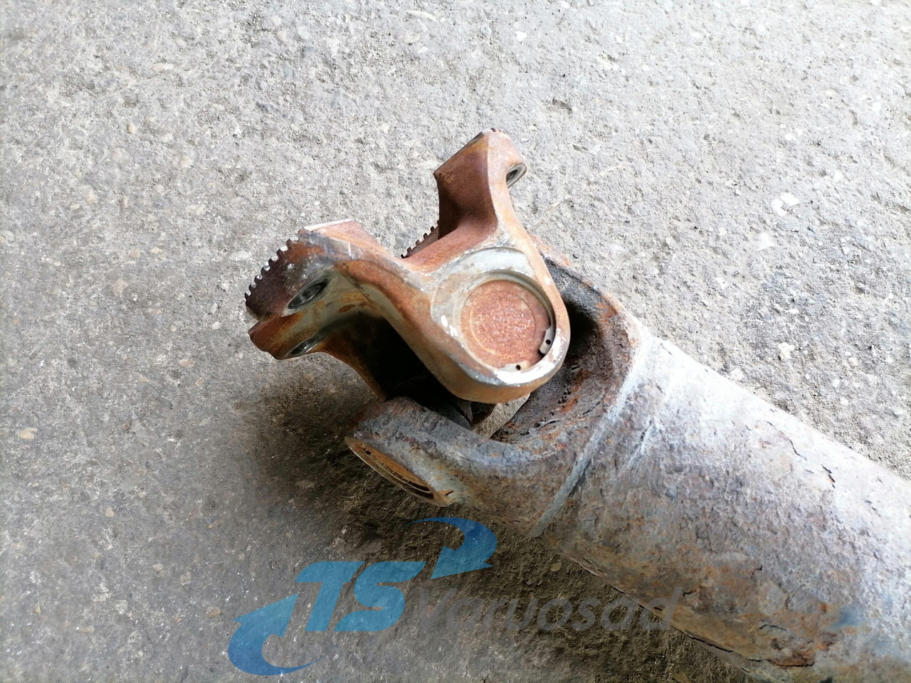 Volvo Propeller shaft 20735186 - Veio de transmissão por Camião: foto 4 Volvo Propeller shaft 20735186 - Veio de transmissão por Camião: foto 4