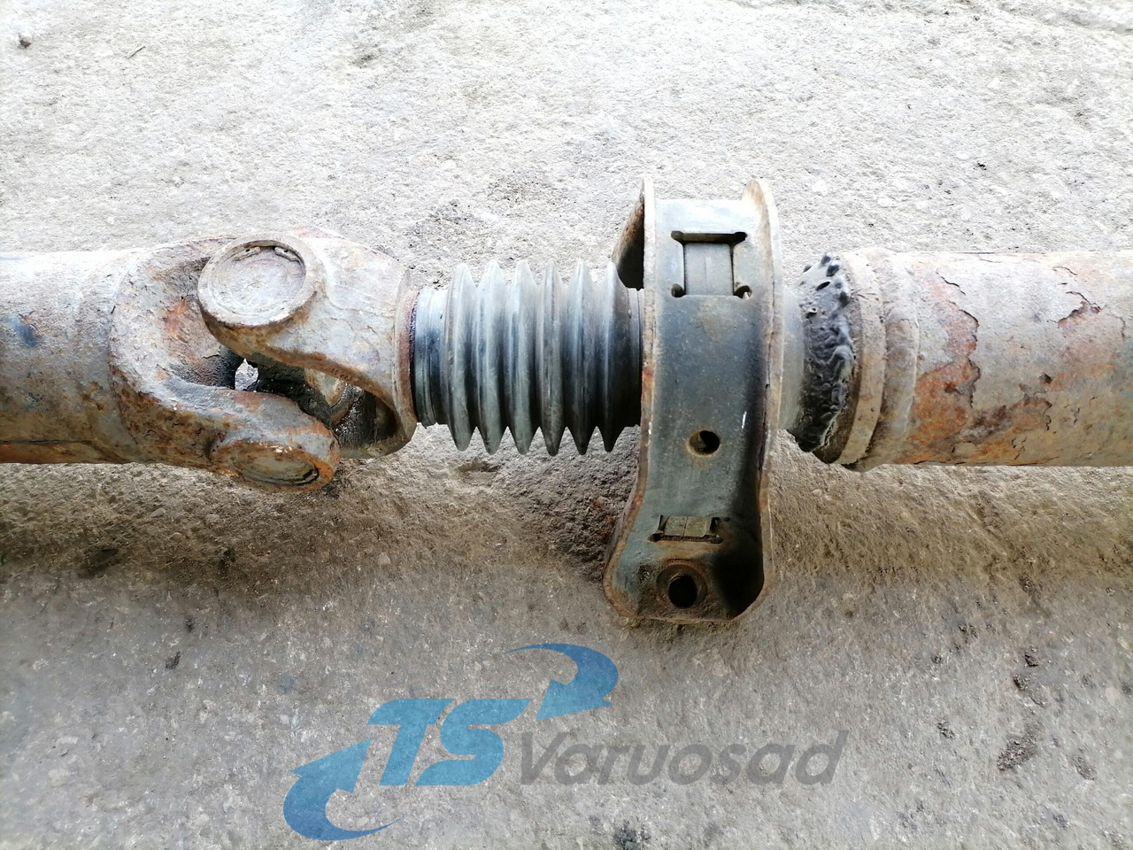 Volvo Propeller shaft 20735186 - Veio de transmissão por Camião: foto 2 Volvo Propeller shaft 20735186 - Veio de transmissão por Camião: foto 2