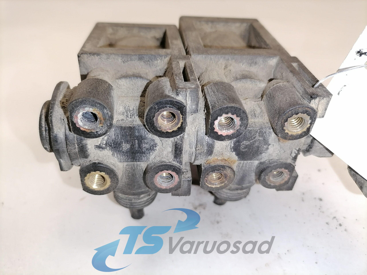 Volvo Solenoid valve 21472978 - Válvula de freio por Camião: foto 2 Volvo Solenoid valve 21472978 - Válvula de freio por Camião: foto 2