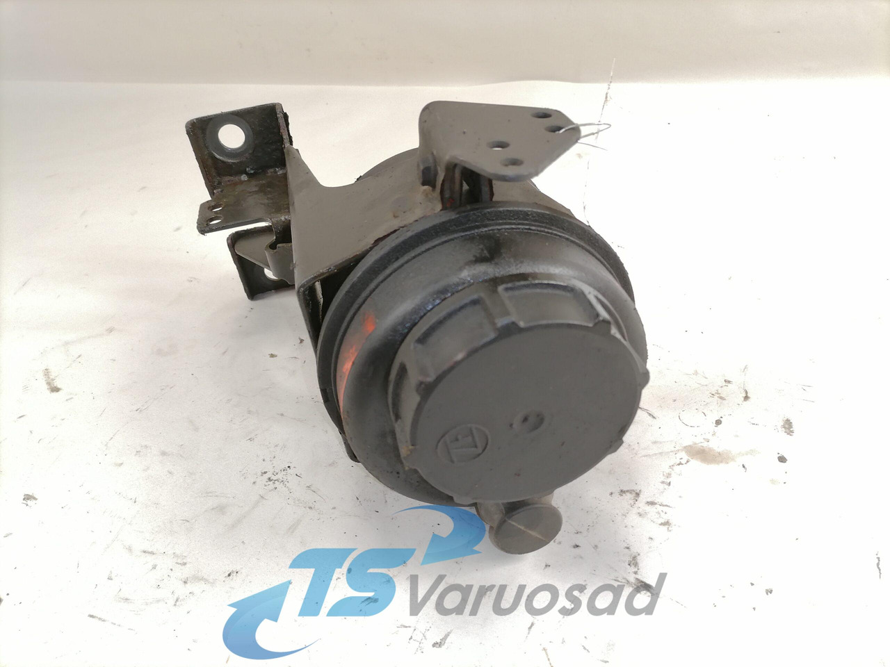 Volvo Steering oil tank+ bracket 1592945 - Mangueira de direção por Camião: foto 3 Volvo Steering oil tank+ bracket 1592945 - Mangueira de direção por Camião: foto 3