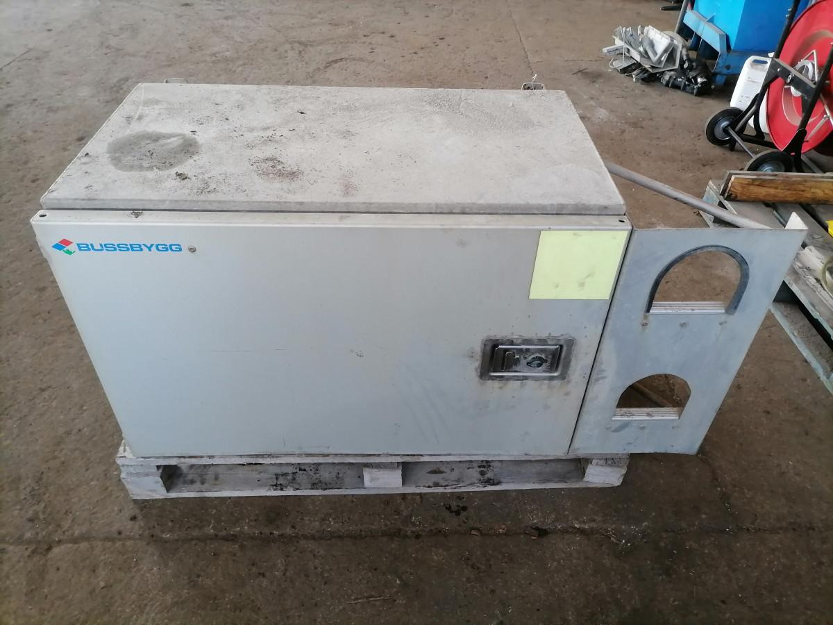 Volvo Tool box - Peça universal por Camião: foto 2 Volvo Tool box - Peça universal por Camião: foto 2