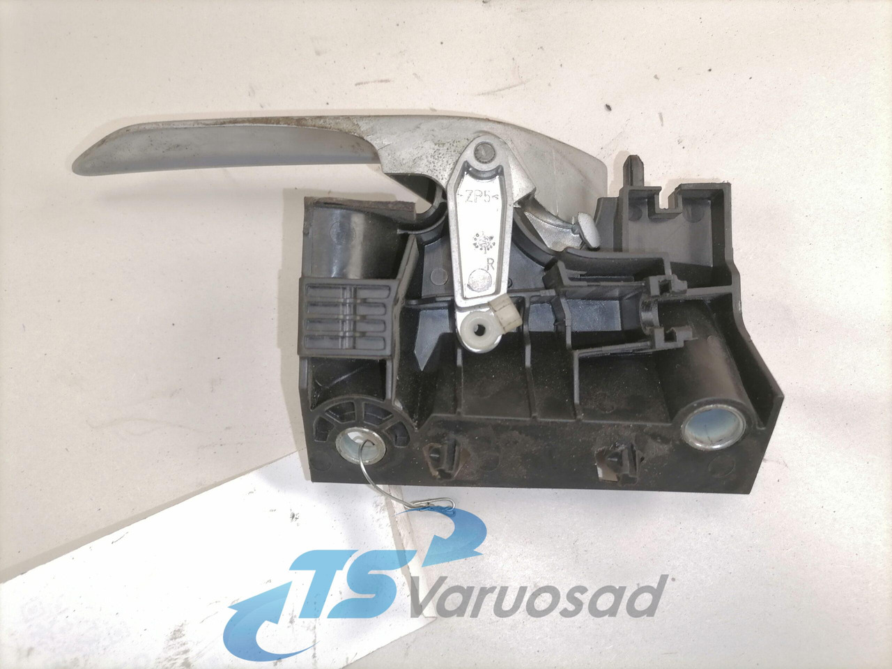 Volvo Ukselink, sisemine parem 84012027 - Porta e peças por Camião: foto 2 Volvo Ukselink, sisemine parem 84012027 - Porta e peças por Camião: foto 2