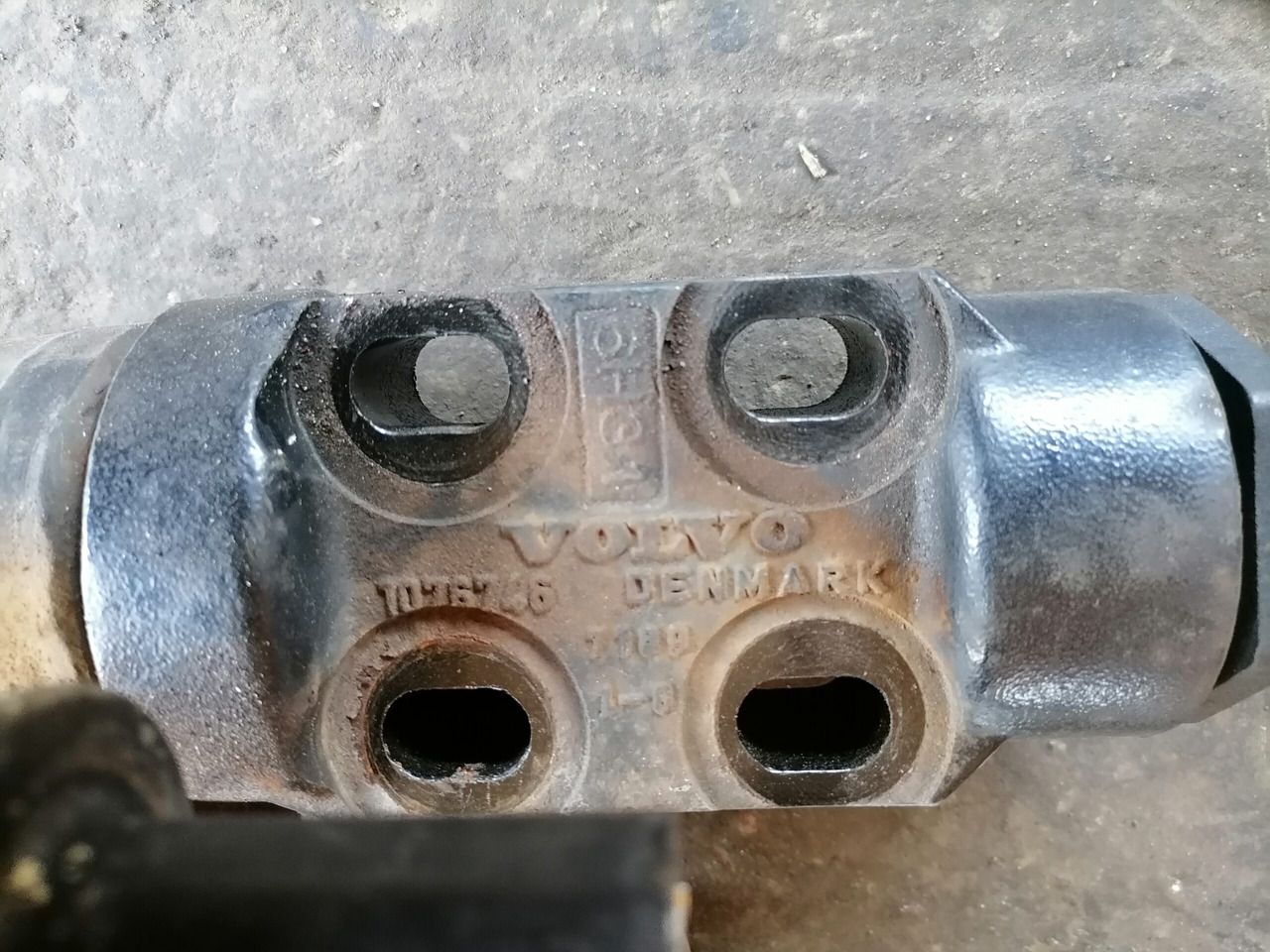 Volvo Volvo FH kabiini torsioonvarras 3198853 - Suspensão da cabina por Camião: foto 5 Volvo Volvo FH kabiini torsioonvarras 3198853 - Suspensão da cabina por Camião: foto 5