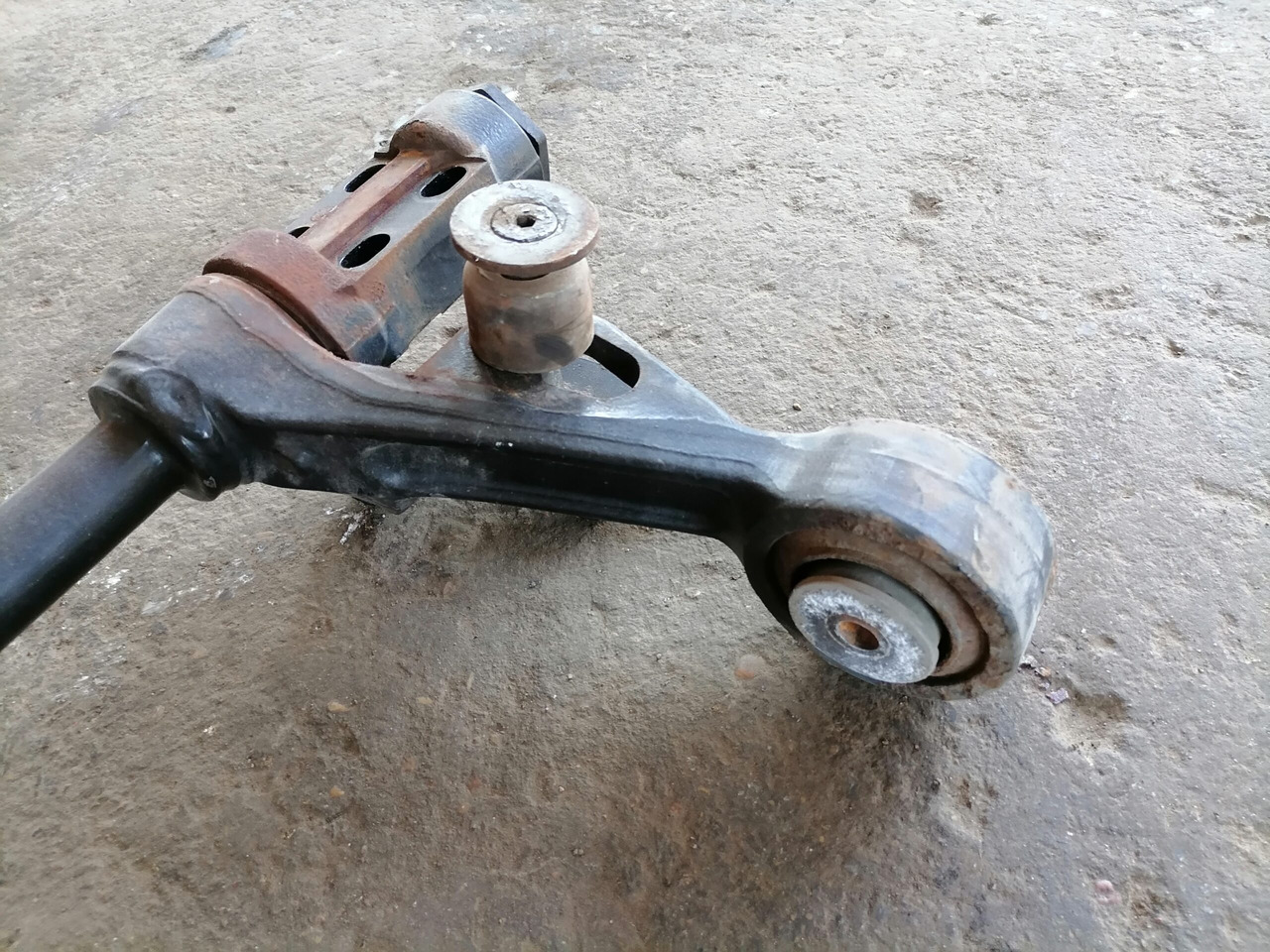 Volvo Volvo FH kabiini torsioonvarras 3198853 - Suspensão da cabina por Camião: foto 3 Volvo Volvo FH kabiini torsioonvarras 3198853 - Suspensão da cabina por Camião: foto 3