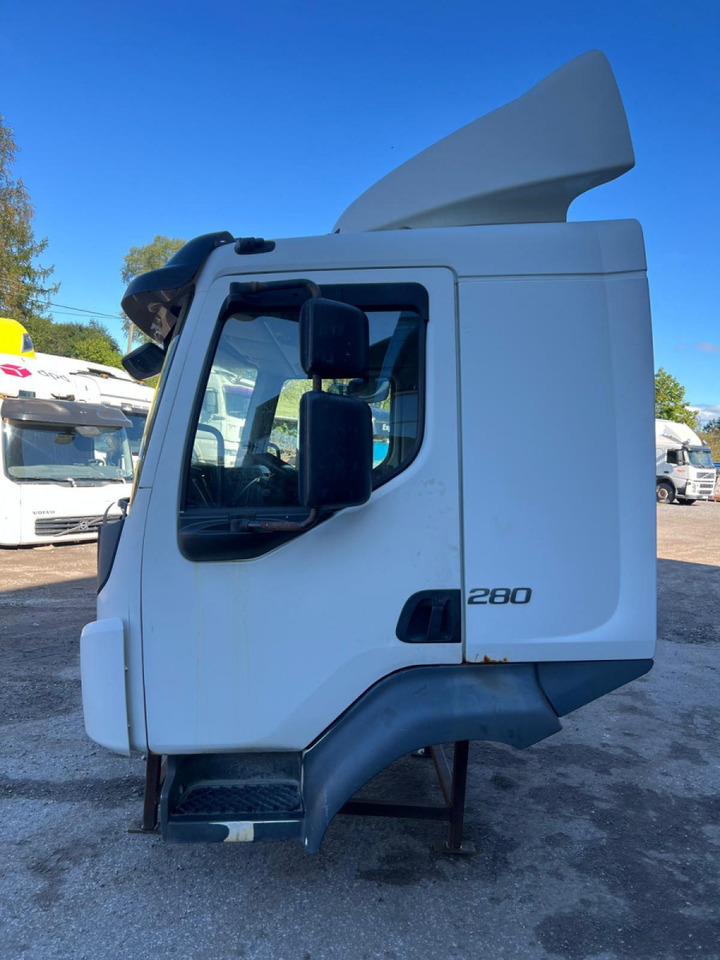 Volvo Volvo kabiin 85145280 - Cabine e interior por Camião: foto 4 Volvo Volvo kabiin 85145280 - Cabine e interior por Camião: foto 4