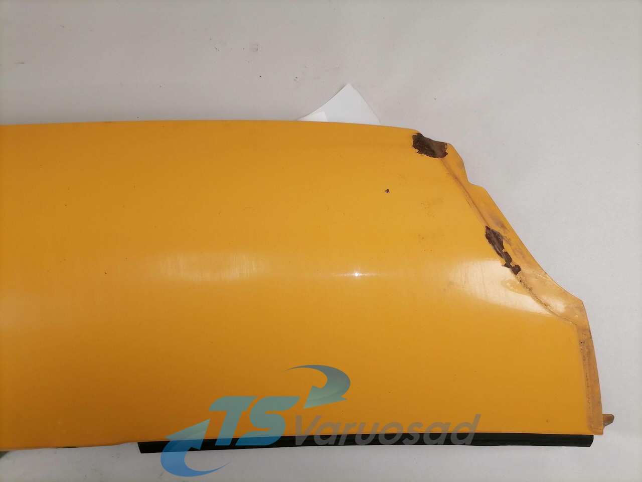 Volvo Volvo kabiini nurgapõsk, vasak 20379175 - Grade radiador por Camião: foto 3 Volvo Volvo kabiini nurgapõsk, vasak 20379175 - Grade radiador por Camião: foto 3