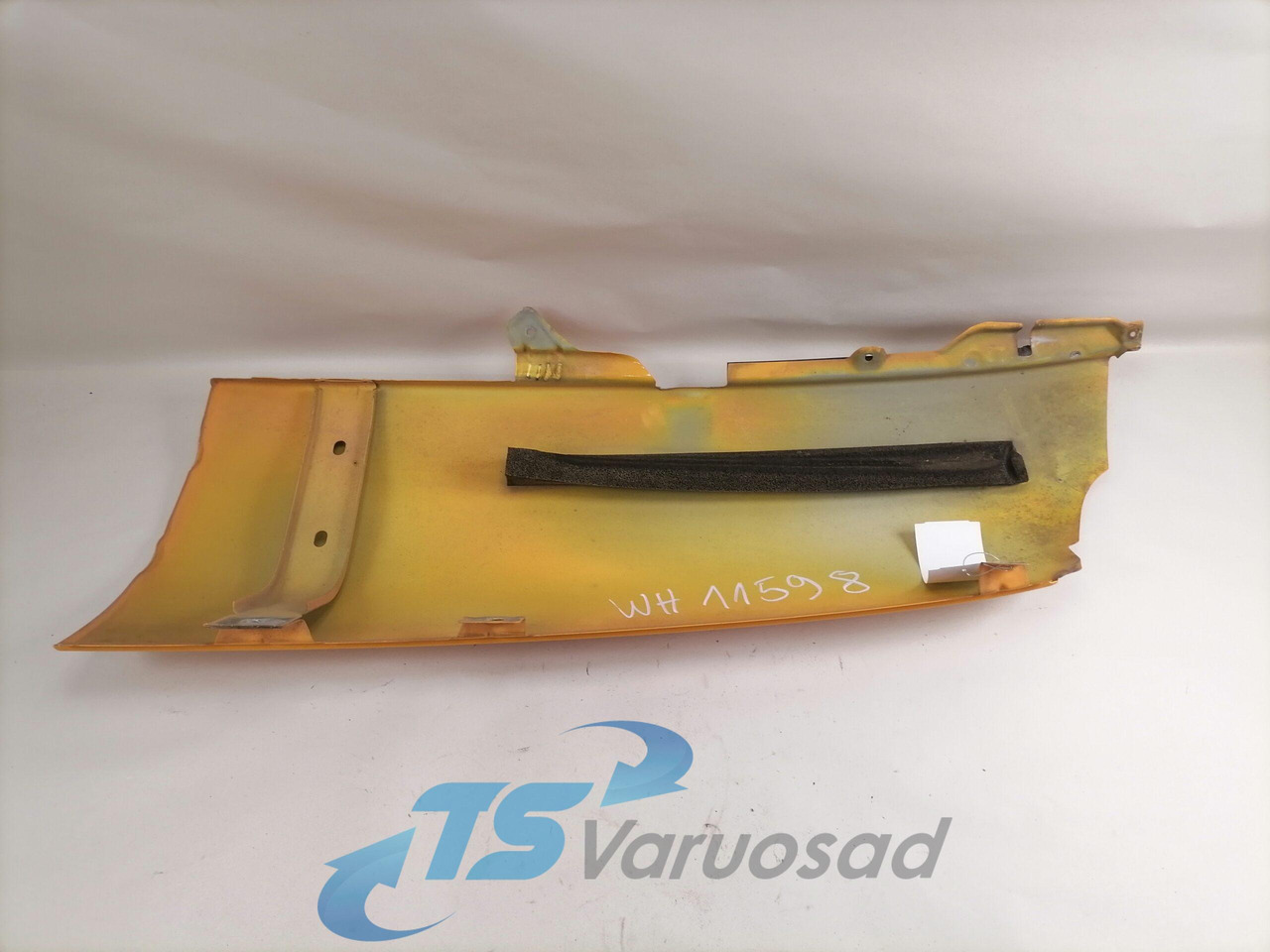 Volvo Volvo kabiini nurgapõsk, vasak 20379175 - Grade radiador por Camião: foto 2 Volvo Volvo kabiini nurgapõsk, vasak 20379175 - Grade radiador por Camião: foto 2
