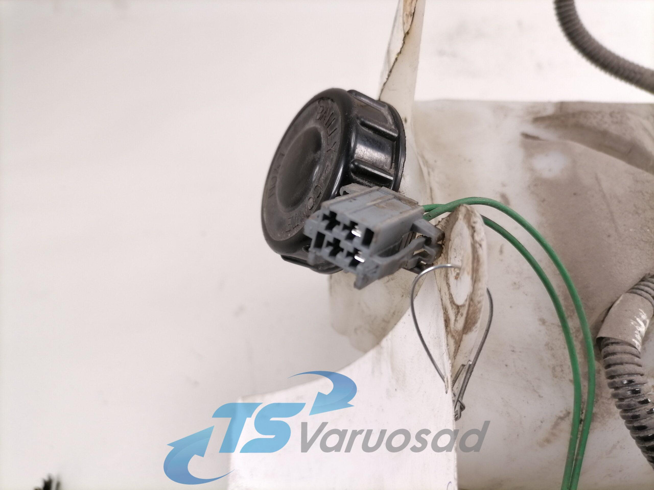 Volvo Windscreen washer fluid tank 84530119 - Limpador de pára-brisa por Camião: foto 4 Volvo Windscreen washer fluid tank 84530119 - Limpador de pára-brisa por Camião: foto 4