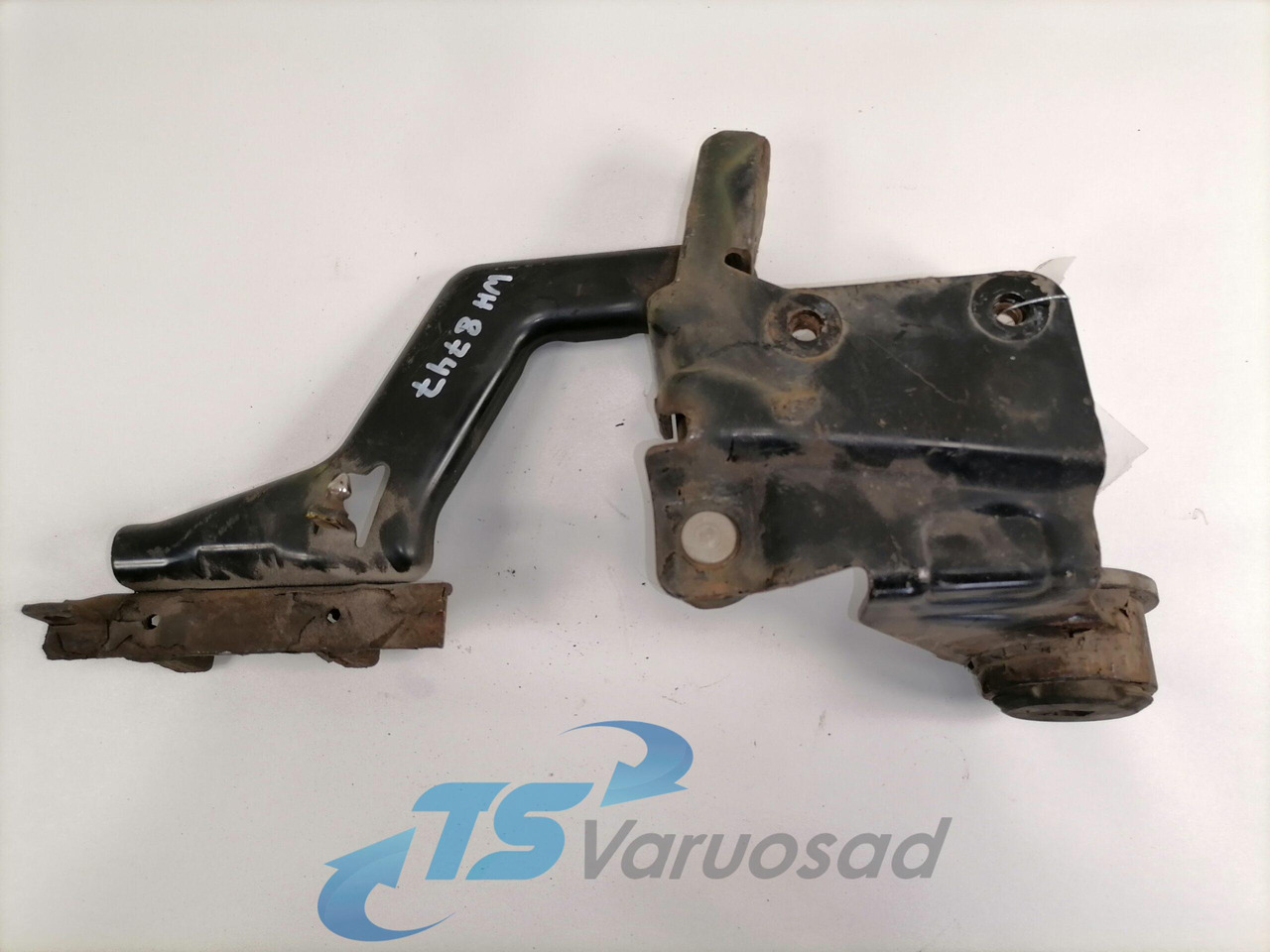 Volvo lower grille carrier hinge 20545094 - Grade radiador por Camião: foto 3 Volvo lower grille carrier hinge 20545094 - Grade radiador por Camião: foto 3