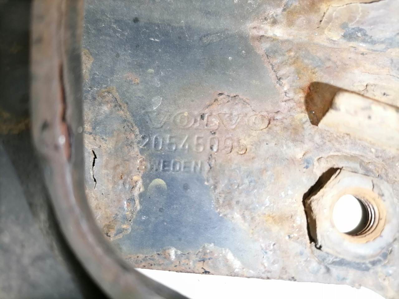 Volvo lower grille carrier hinge 20545095 - Grade radiador por Camião: foto 2 Volvo lower grille carrier hinge 20545095 - Grade radiador por Camião: foto 2