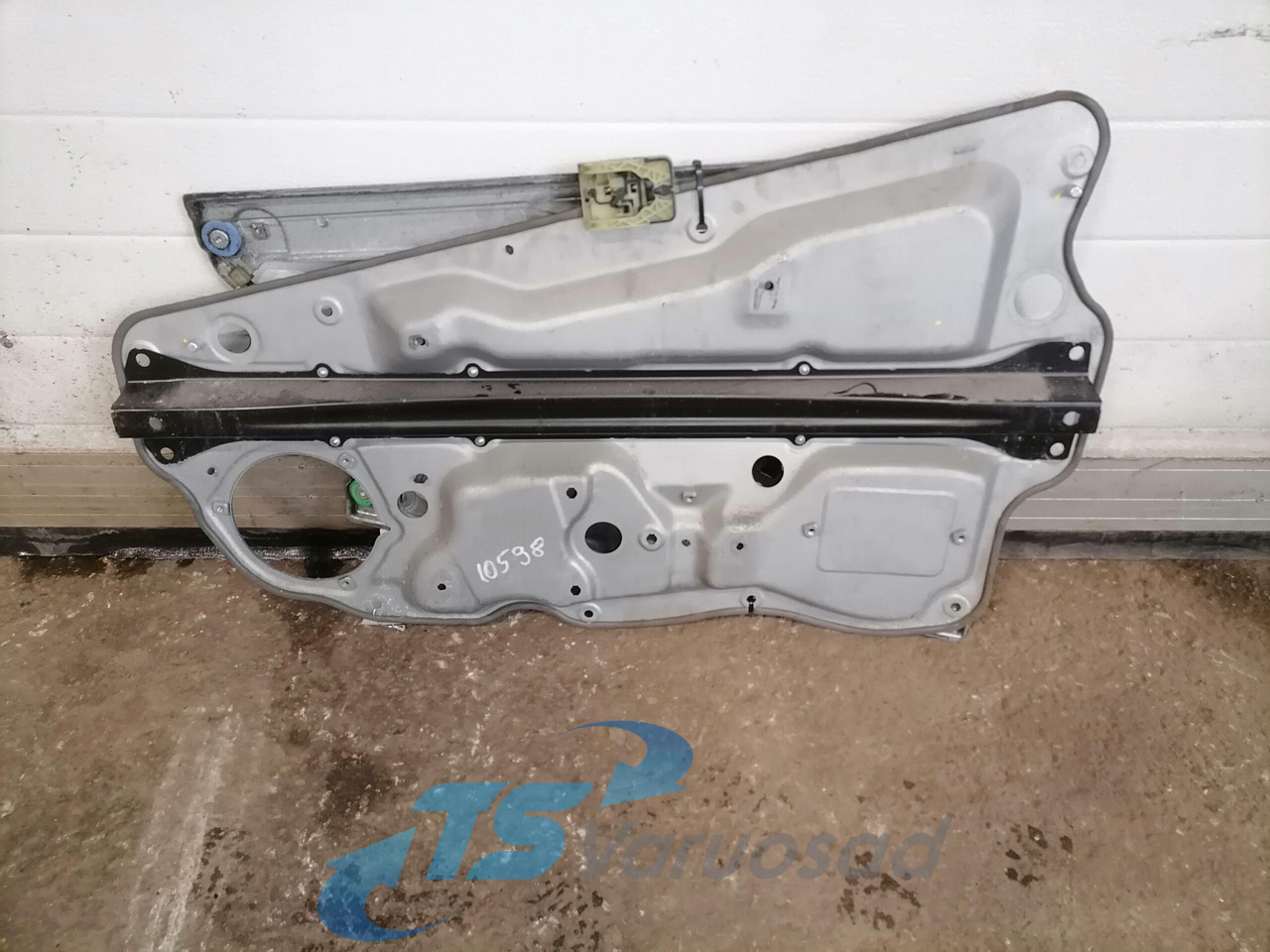 Volvo window mechanism 84225944 - Porta e peças por Camião: foto 2 Volvo window mechanism 84225944 - Porta e peças por Camião: foto 2