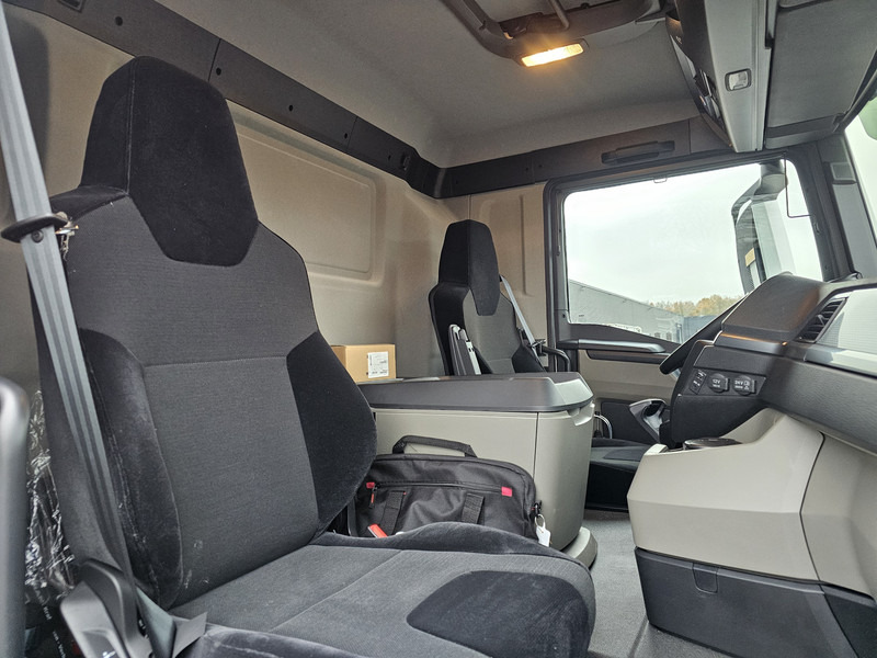 Leasing de MAN TGS 35.470 8x4 / HMF 2243 Z KRAAN + HAAKARM MAN TGS 35.470 8x4 / HMF 2243 Z KRAAN + HAAKARM: foto 19 Leasing de MAN TGS 35.470 8x4 / HMF 2243 Z KRAAN + HAAKARM MAN TGS 35.470 8x4 / HMF 2243 Z KRAAN + HAAKARM: foto 19