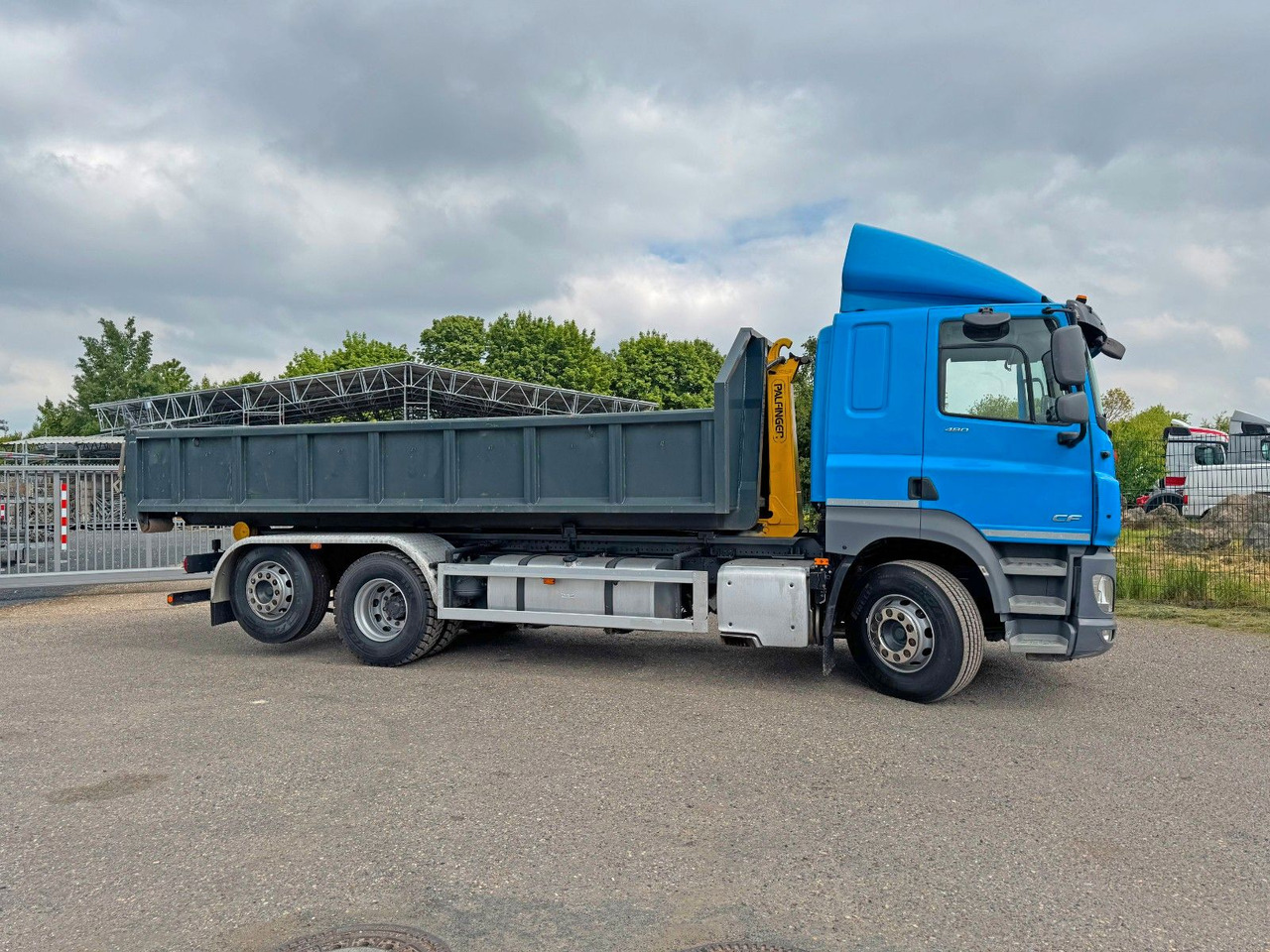 DAF CF 480 6X2 Abroller Funk 8 Stück neue Pirelli DAF CF 480 6X2 Abroller Funk 8 Stück neue Pirelli - Camião polibenne: foto 1 DAF CF 480 6X2 Abroller Funk 8 Stück neue Pirelli DAF CF 480 6X2 Abroller Funk 8 Stück neue Pirelli - Camião polibenne: foto 1