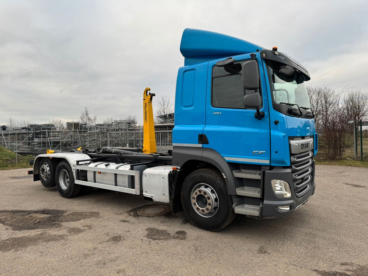 DAF CF 480 6X2 Abroller Funk 8 Stück neue Pirelli DAF CF 480 6X2 Abroller Funk 8 Stück neue Pirelli - Camião polibenne: foto 1 DAF CF 480 6X2 Abroller Funk 8 Stück neue Pirelli DAF CF 480 6X2 Abroller Funk 8 Stück neue Pirelli - Camião polibenne: foto 1