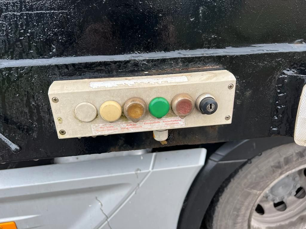 Langendorf Tiefbett mit Rampen Hydraulisch Langendorf Tiefbett mit Rampen Hydraulisch - Semi-reboque baixa: foto 5 Langendorf Tiefbett mit Rampen Hydraulisch Langendorf Tiefbett mit Rampen Hydraulisch - Semi-reboque baixa: foto 5