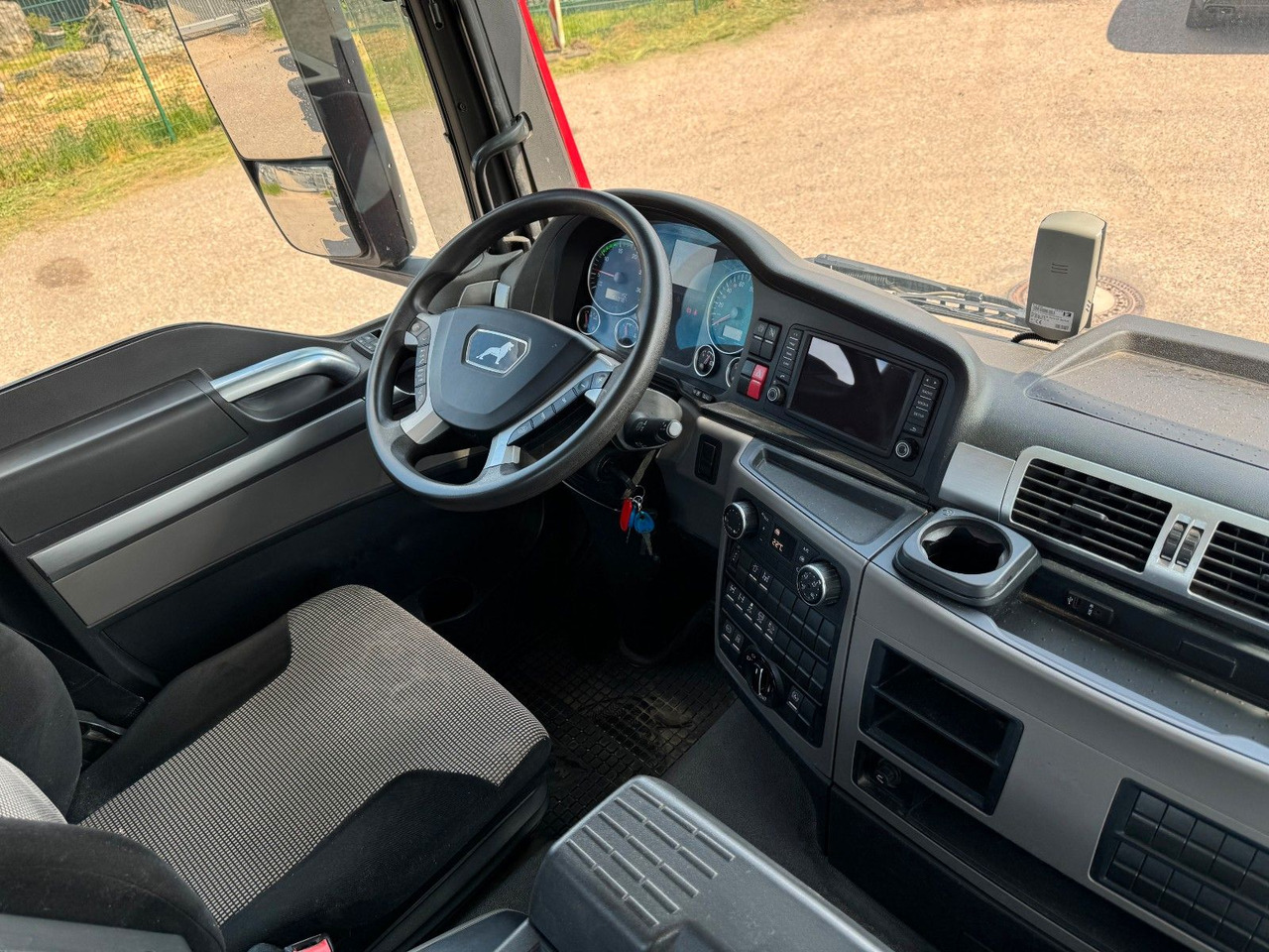 MAN 35.470 8X4 Kipperfahrgestell Reifen 12 X NEU Top - Camião basculante: foto 4 MAN 35.470 8X4 Kipperfahrgestell Reifen 12 X NEU Top - Camião basculante: foto 4